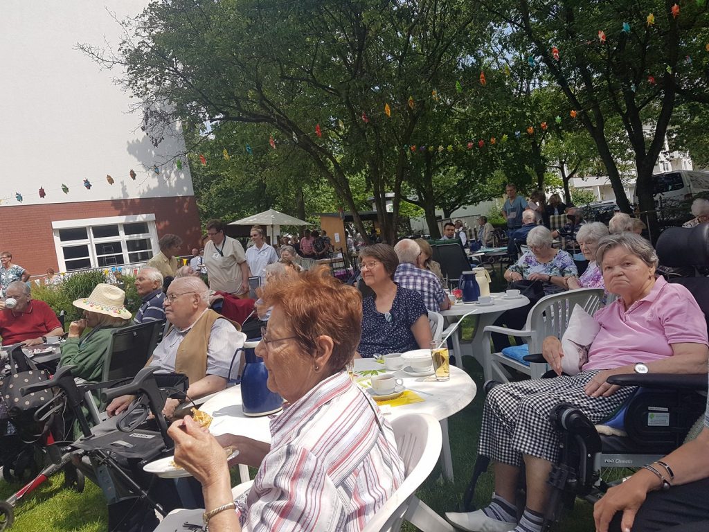 Am Freitag, den 21.6.2019 fand das alljährliche Sommerfest des Margot-Engelke-Zentrums in der Südstadt statt - pünktlich zum Sommeranfang!