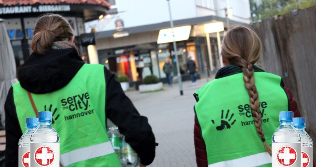 Verteilaktion an Obdachlose und Drogenabhängige.
