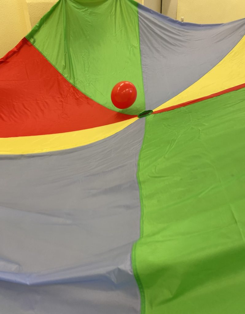 Bewegung und Basteln mit Kindern aus Linden