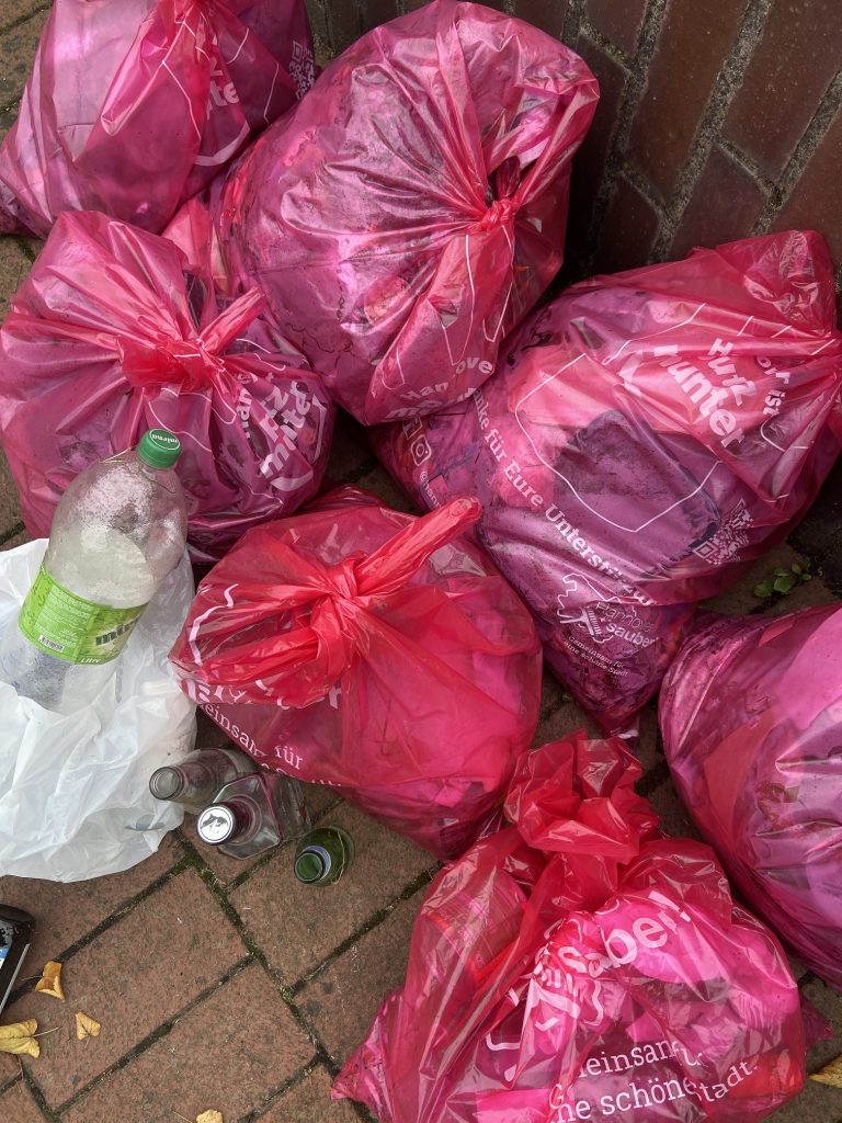 Gemeinsam sammeln wir Müll in Limmer, lernen nette Menschen kennen und machen unseren Stadtteil ein Stück sauberer.