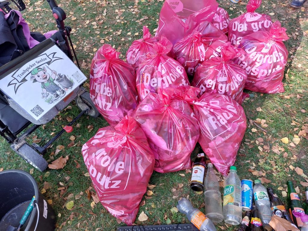 Gemeinsam mit den Trashpicker Seelze und der Stadt Seelze, gehen wir im Bürgerpark in Seelze, Müll sammeln.