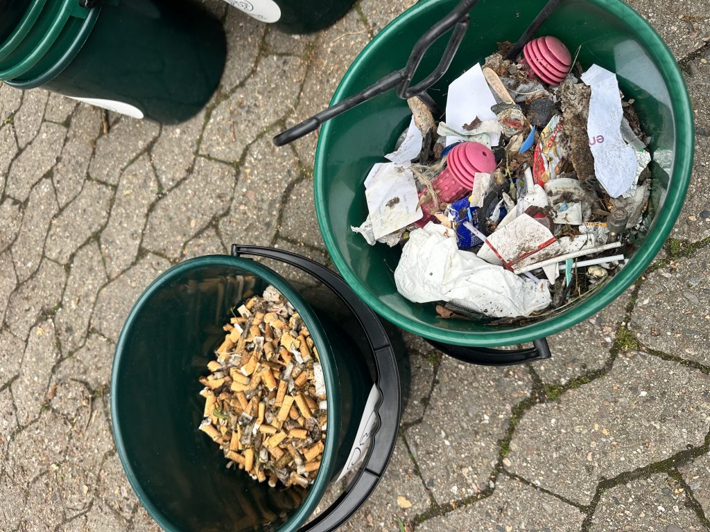 Wir wollen zusammen mit Svenja vom CleanUp Badenstedt Müll sammeln.